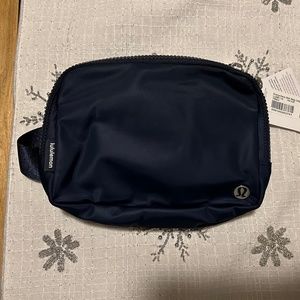 Lululemon Everywhere Belt Bag 2L